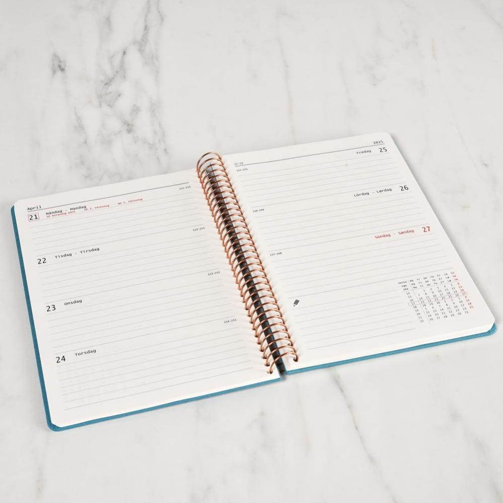 KOZO Kalender 2025 A5 Vecka Per Uppslag Steel Blue