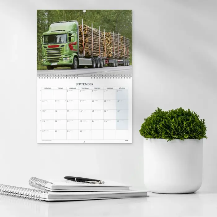 Burde Publishing AB Väggkalender Stora Maskiner 2027 - Kalenderkungen.se