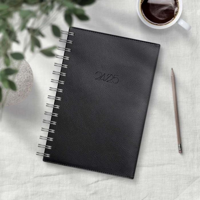 Kalender Dagbok Twist svart 2024-2025