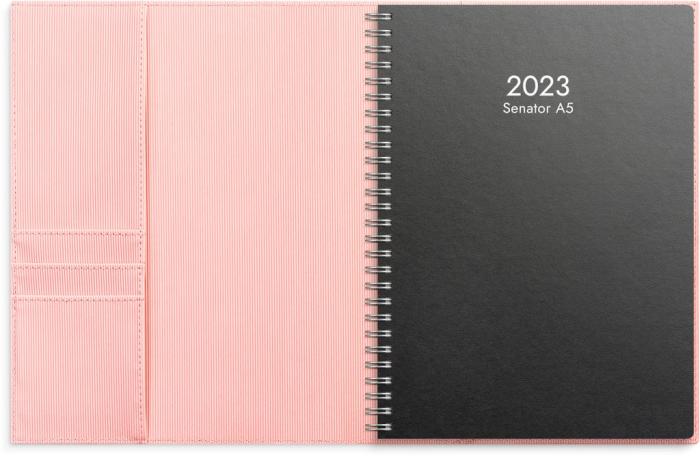 Senator A5 rosa konstläder Amelia med slejf 2024